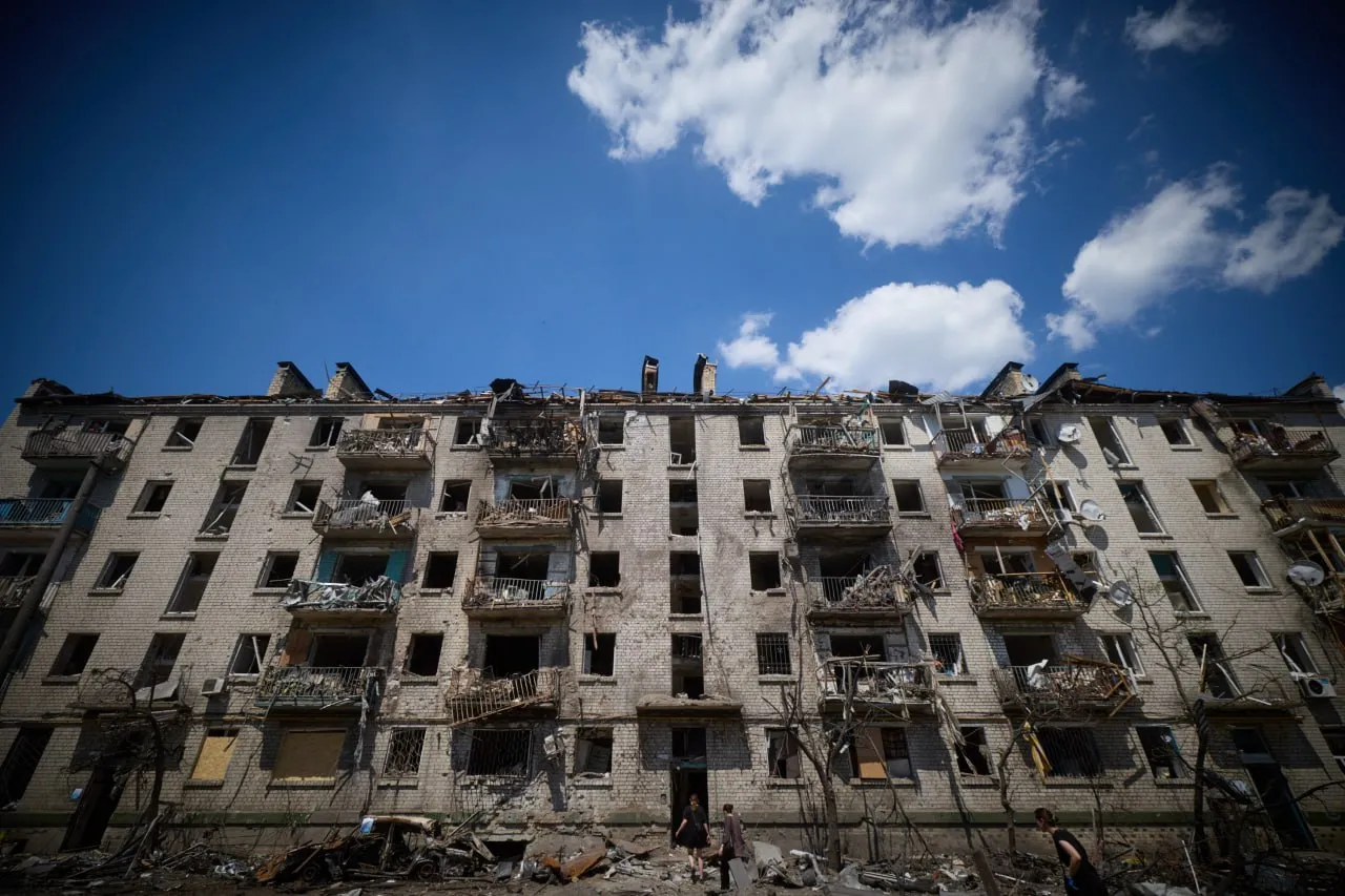 Кількість загиблих у Києві після масованої атаки РФ зросла до 30, ще майже 100 осіб дістали поранення