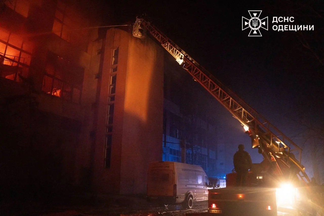 Росія завдала повторного удару по Одещині: пошкоджено порт та техніку ДСНС