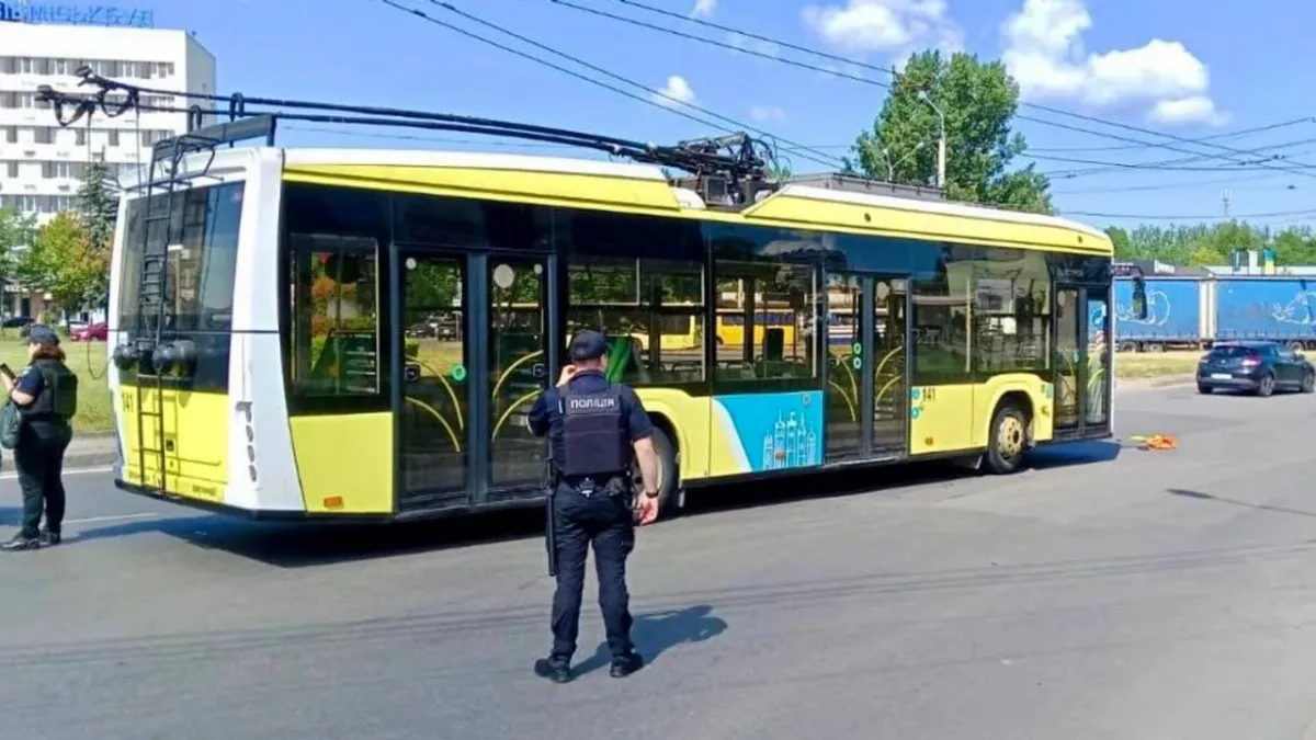 A grenade was found on one of Lviv’s streets — a trolleybus driver spotted it and evacuated the passengers
