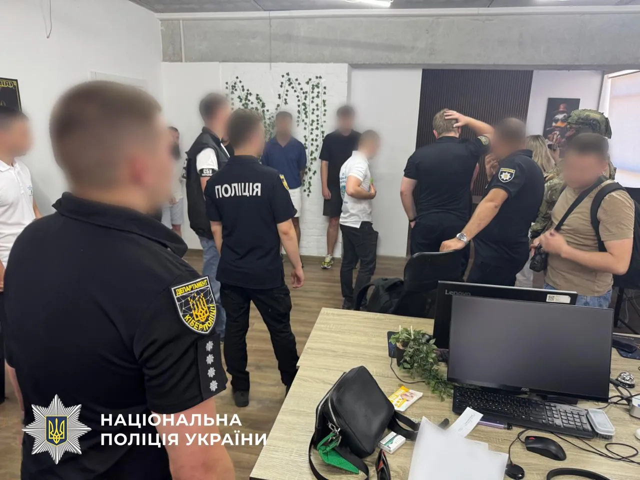 У Львові викрили шахрайський call-центр, який ошукав людей на понад 2,7 млн грн