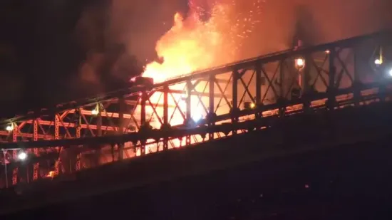 На Бруклінському мосту сталася пожежа під час святкового феєрверка