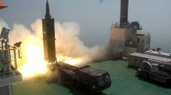 Китай уперше випробував балістичну ракету з підводного човна в Тихому океані. Його розкритикували «сусіди»