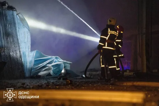 Росія атакувала Україну понад 450 дронами і 30 ракетами: тисячі сімей без світла — Зеленський