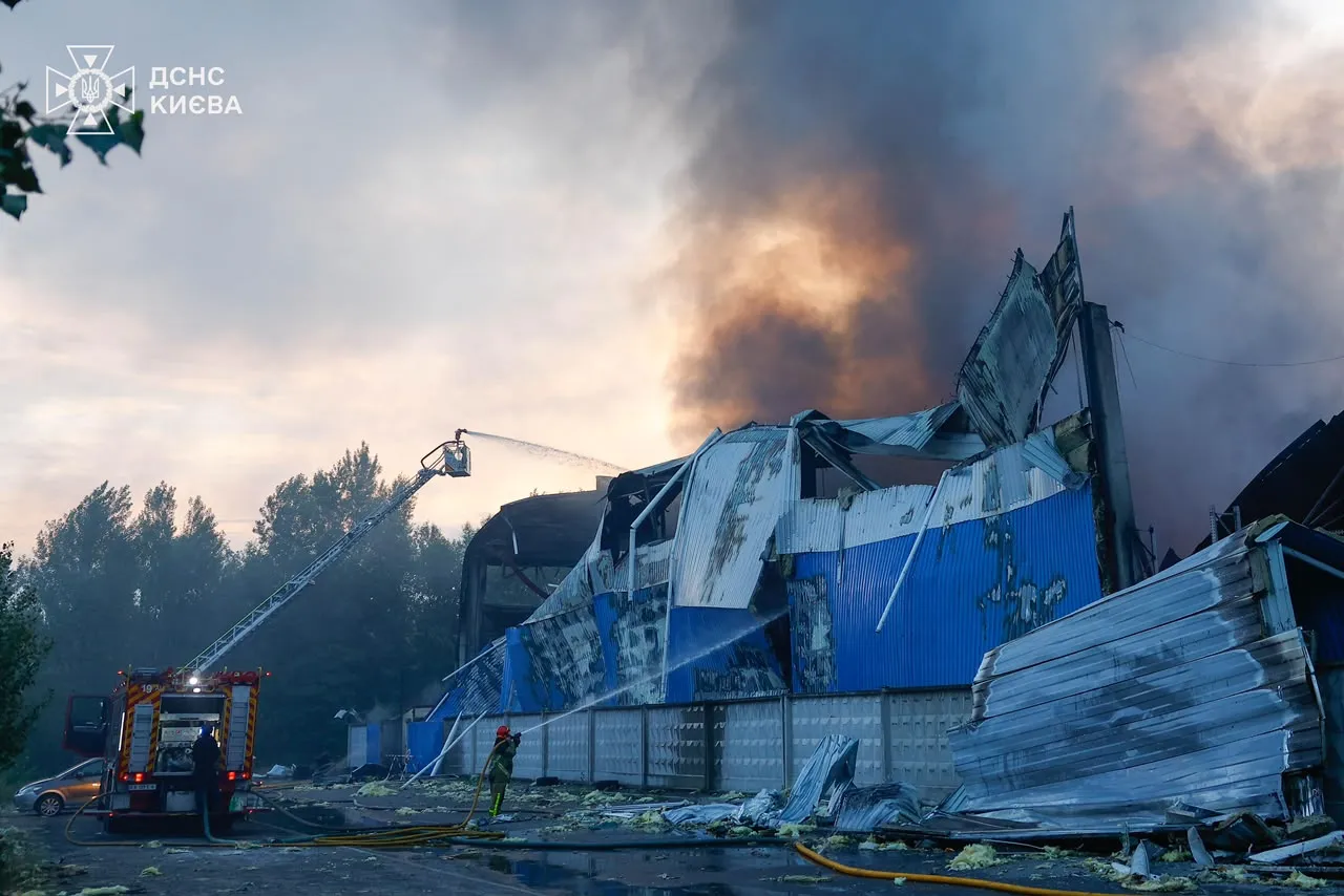 У Києві через нічну ракетну атаку загинула жінка, двоє людей постраждали