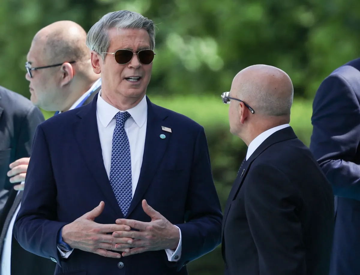 US senators are set to call on the Trump administration to support new sanctions against Russia at the NATO summit
