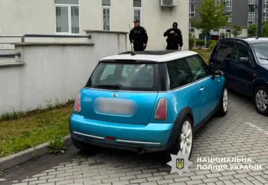 У Львові 37-річного чоловіка знайшли мертвим у власному автомобілі