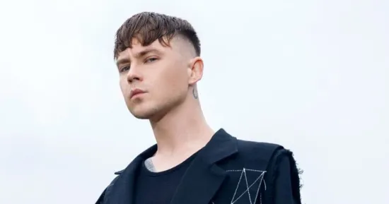 Ukrainian singer Artem Pivovarov is rumoured to have had a secret wedding with his manager