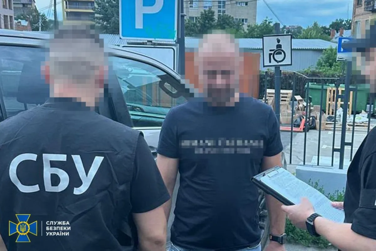 Правоохоронці викрили двох посадовців митниці на хабарях у Вінницькій та Львівській областях