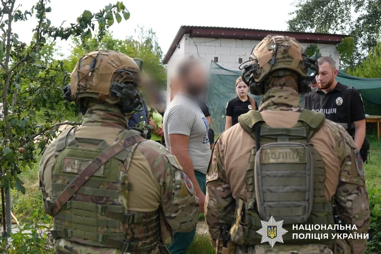 В Україні під час спецоперації ліквідували 12 нарколабораторій та оголосили 74 підозри
