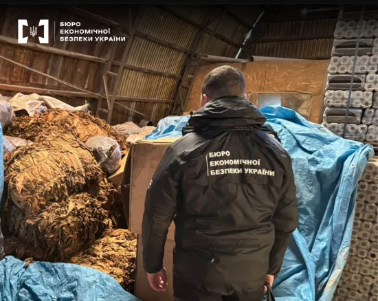 БЕБ викрило на Буковині постачальника сировини для підпільної тютюнової фабрики на Полтавщині