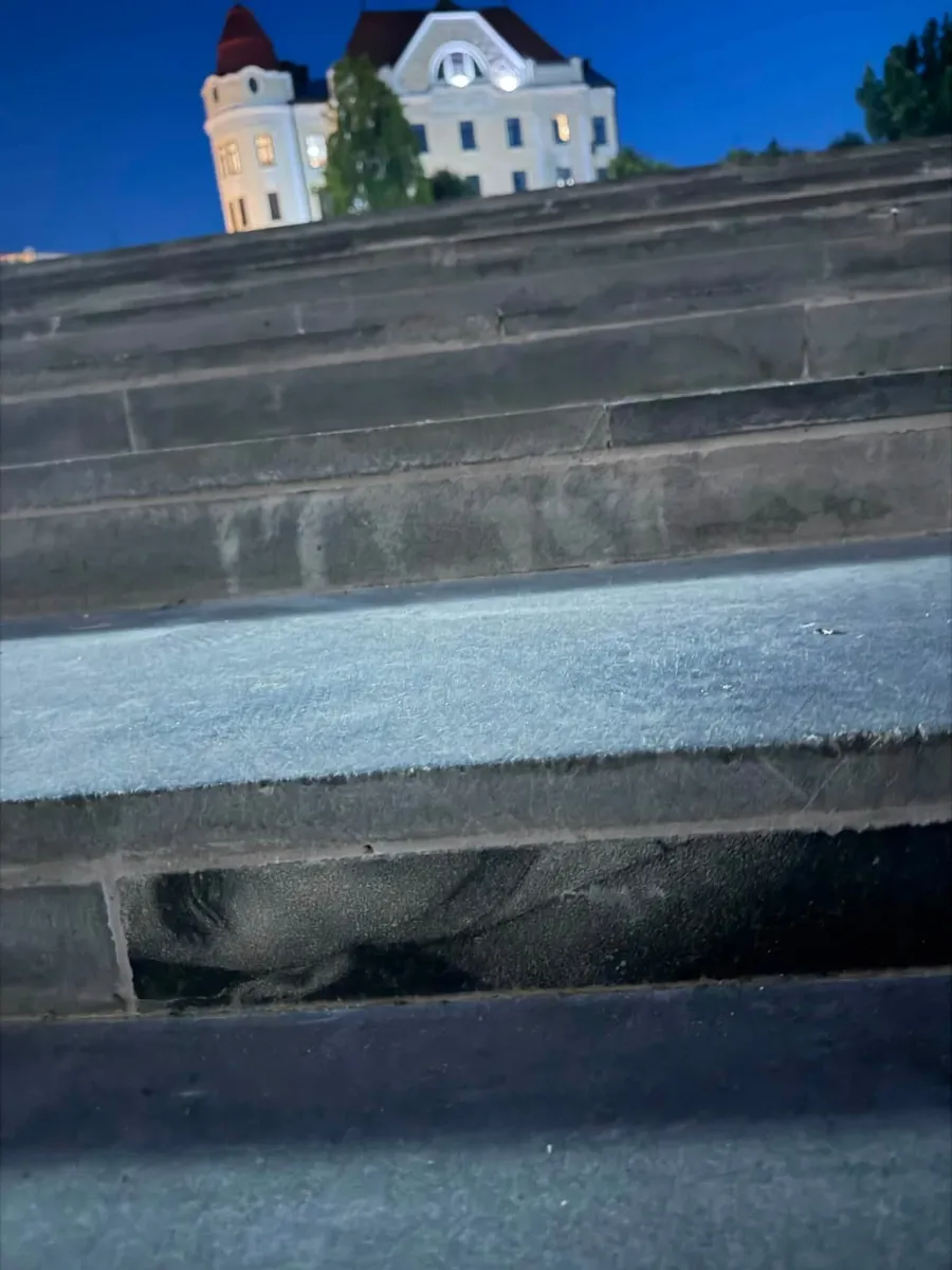 Gravestone slabs were used to repair a staircase in Chernivtsi: what is known