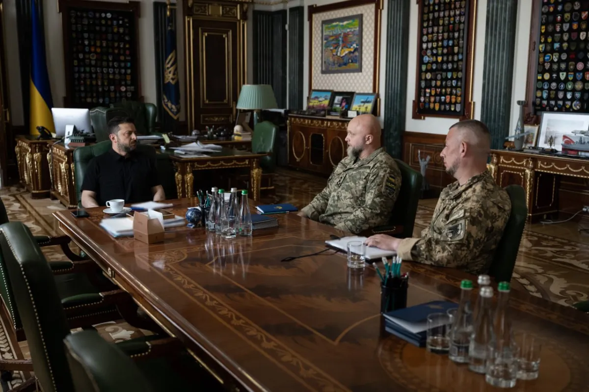 Зеленський провів нараду з військовим командуванням