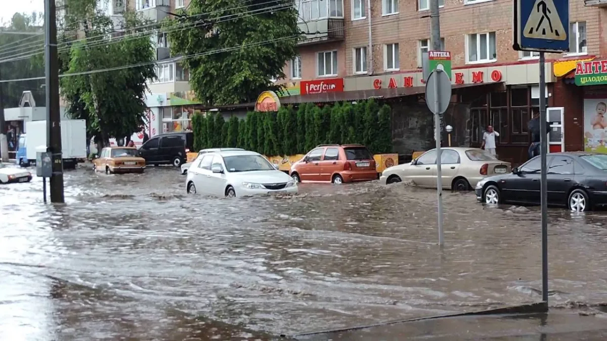 Злива затопила Тернопіль і Хмельницький: що відомо про наслідки