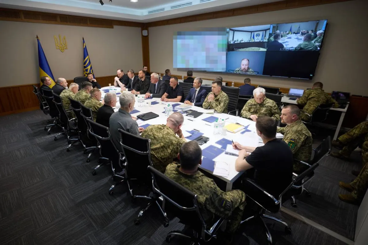 Зеленський провів спеціальне засідання Ставки за участю командирів корпусів і виробників зброї