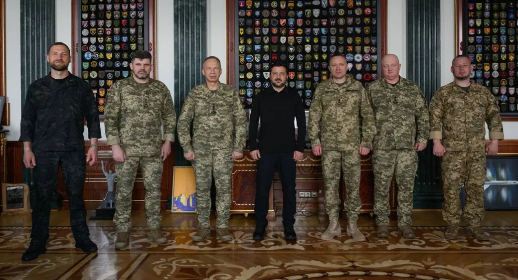 Зеленський заявив, що Сирський і Гнатов не будуть «відпочивати», а передаватимуть досвід Драпатому і Скибюку