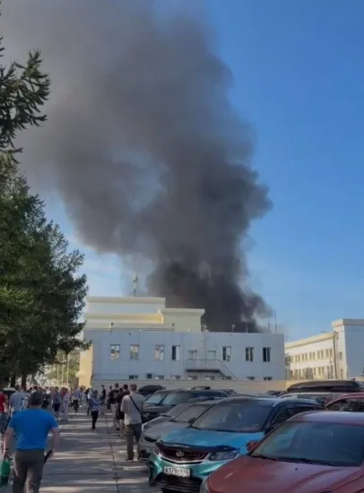 In Kirov, Russia, the sanctioned ‘AVITEK’ factory caught fire following explosions (VIDEO)