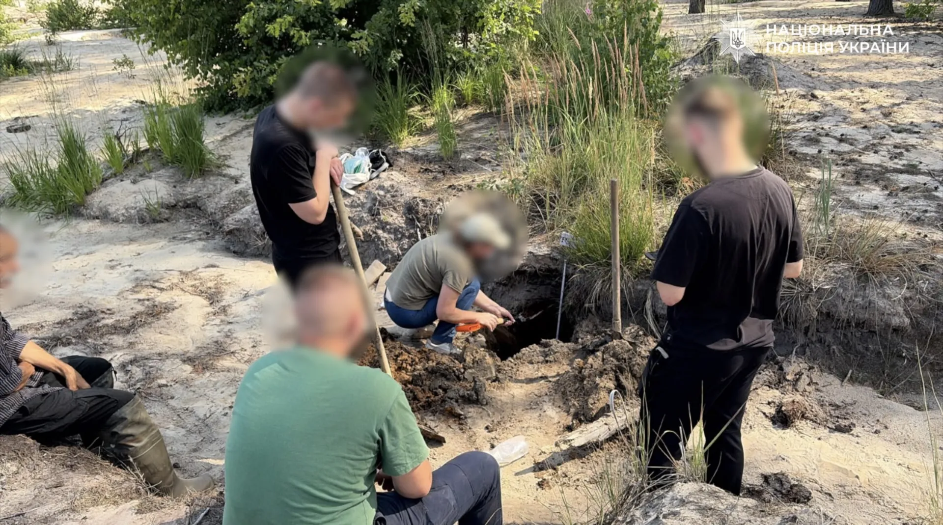 На Рівненщині правоохоронці вилучили ще 130 одиниць обладнання для незаконного видобутку бурштину