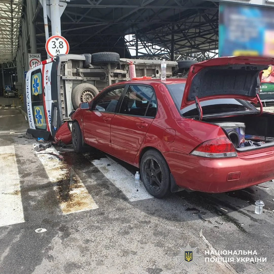 In Kharkiv, a car collided with an ambulance: two people were injured