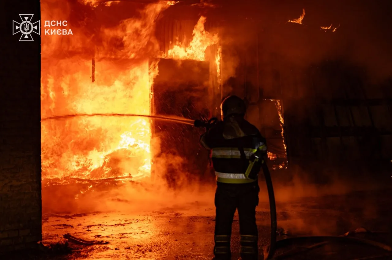 The aftermath of the night-time attack on Kyiv: fires in three districts of the city