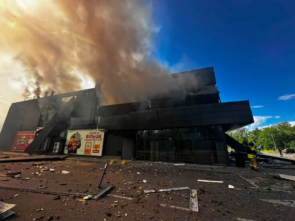 Russia struck an ATB supermarket in Chernihiv: two people were killed, including a child