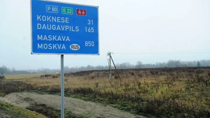 Латвія прибере з дорожніх знаків згадки про Росію та Білорусь