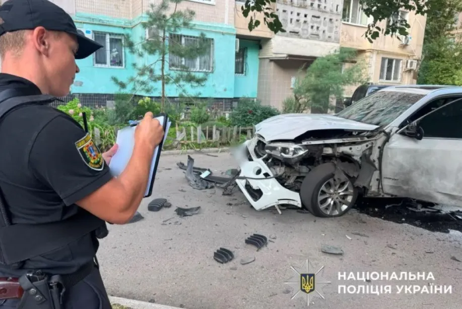 A car belonging to a member of the armed forces has exploded in Odesa: a man has been injured, and the SBU is investigating the terrorist attack 