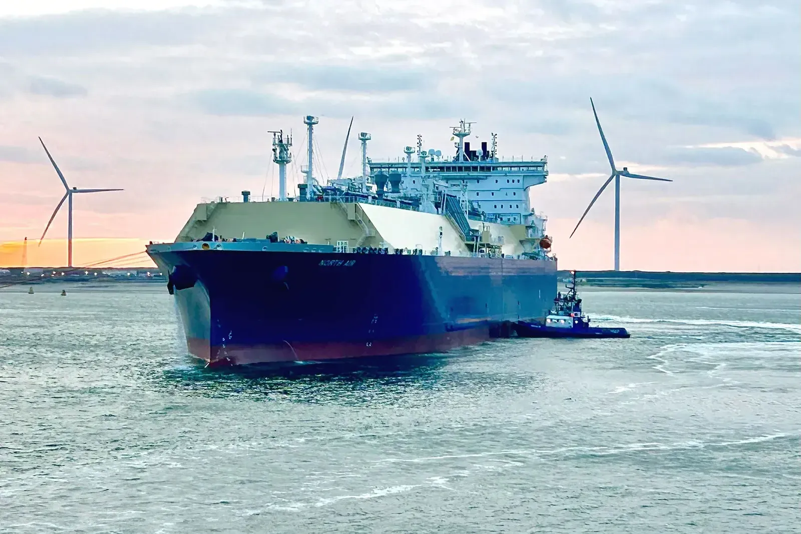 Russian tanker fails to load liquefied natural gas due to Arctic ice