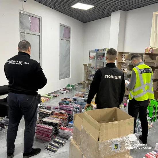 Поліція ліквідувала підпільне виробництво електронних сигарет на 14,5 млн гривень
