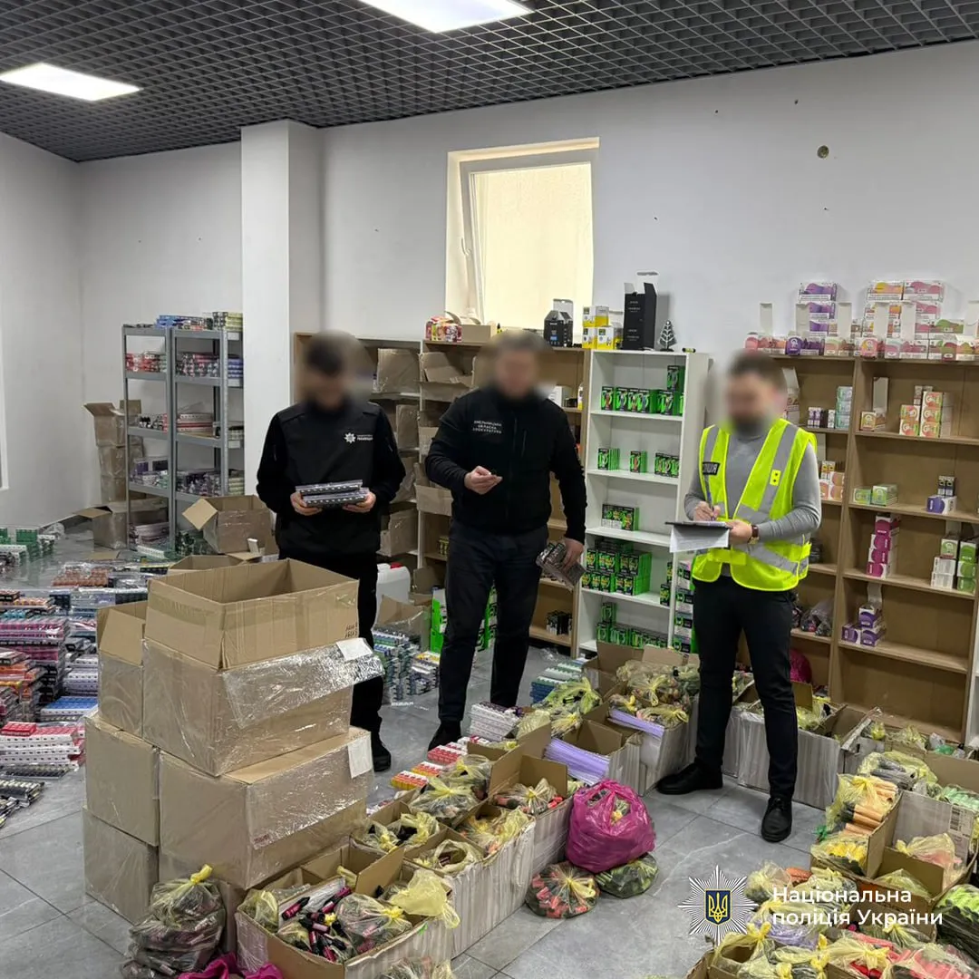 Поліція ліквідувала підпільне виробництво електронних сигарет на 14,5 млн гривень
