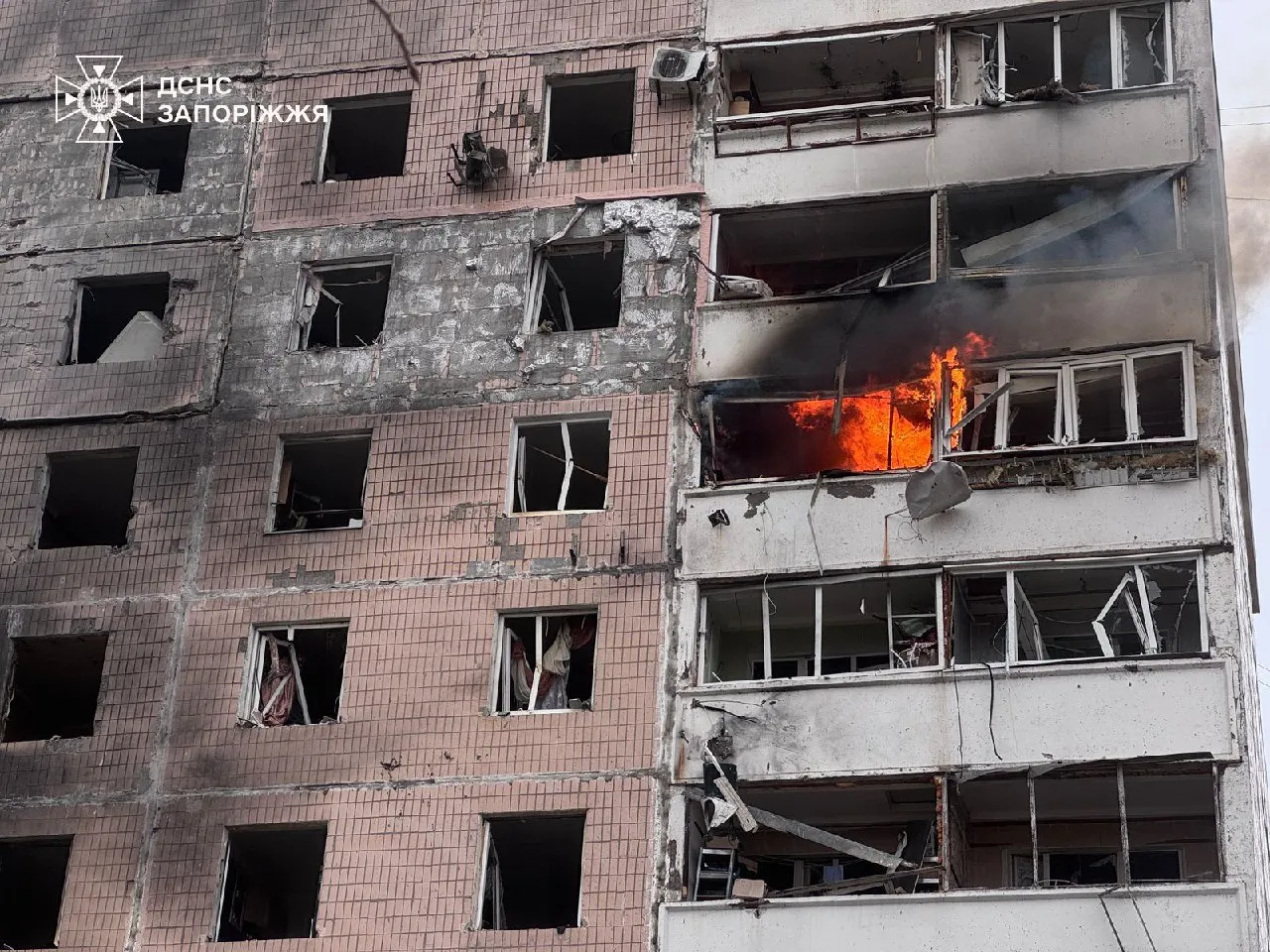 Russian airstrikes on Zaporizhzhia: dozens of wounded and large-scale destruction