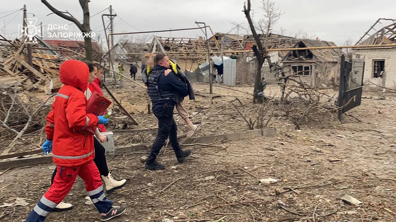 Russian airstrikes on Zaporizhzhia: dozens of wounded and large-scale destruction