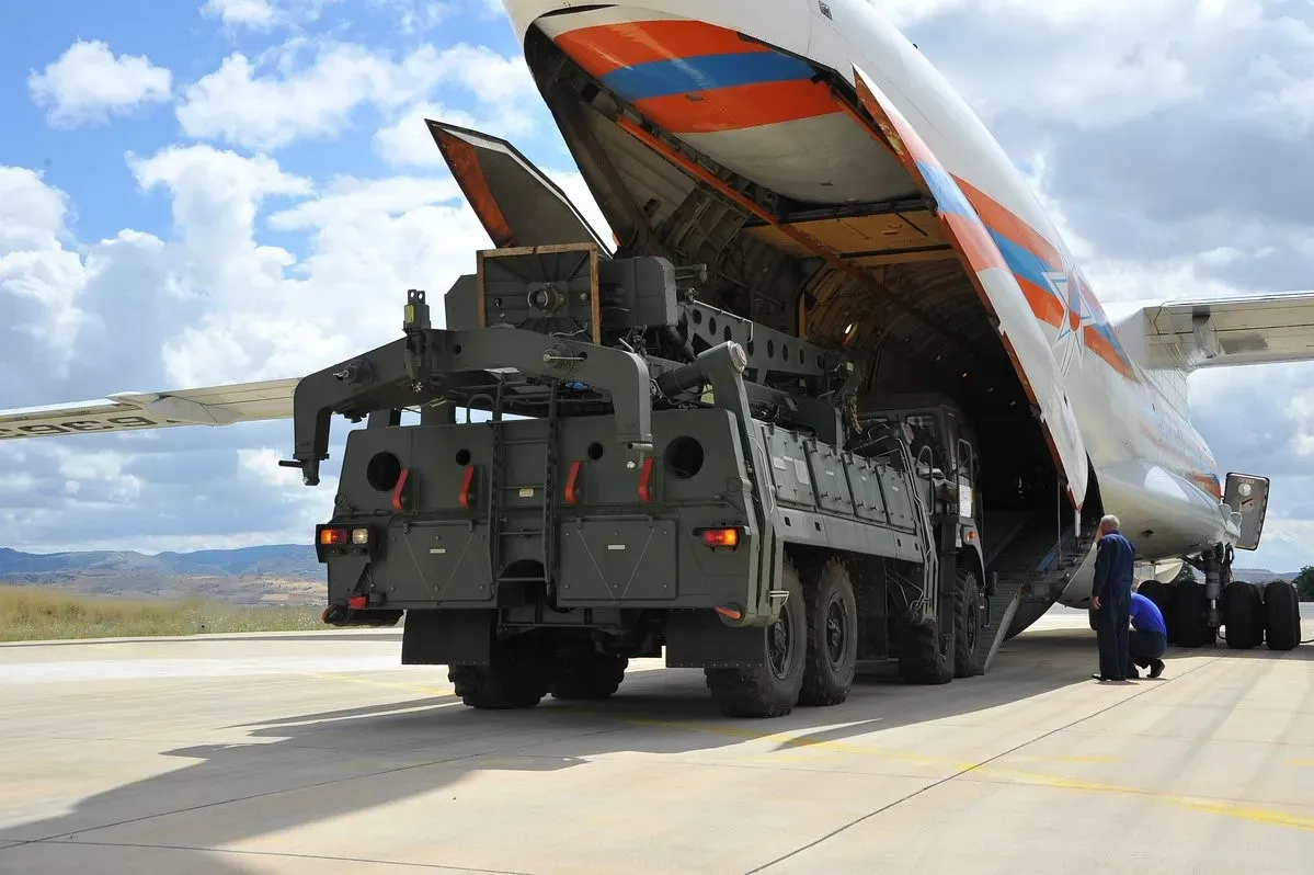 Erdogan offers Putin to take away S-400 systems to improve relations with the US