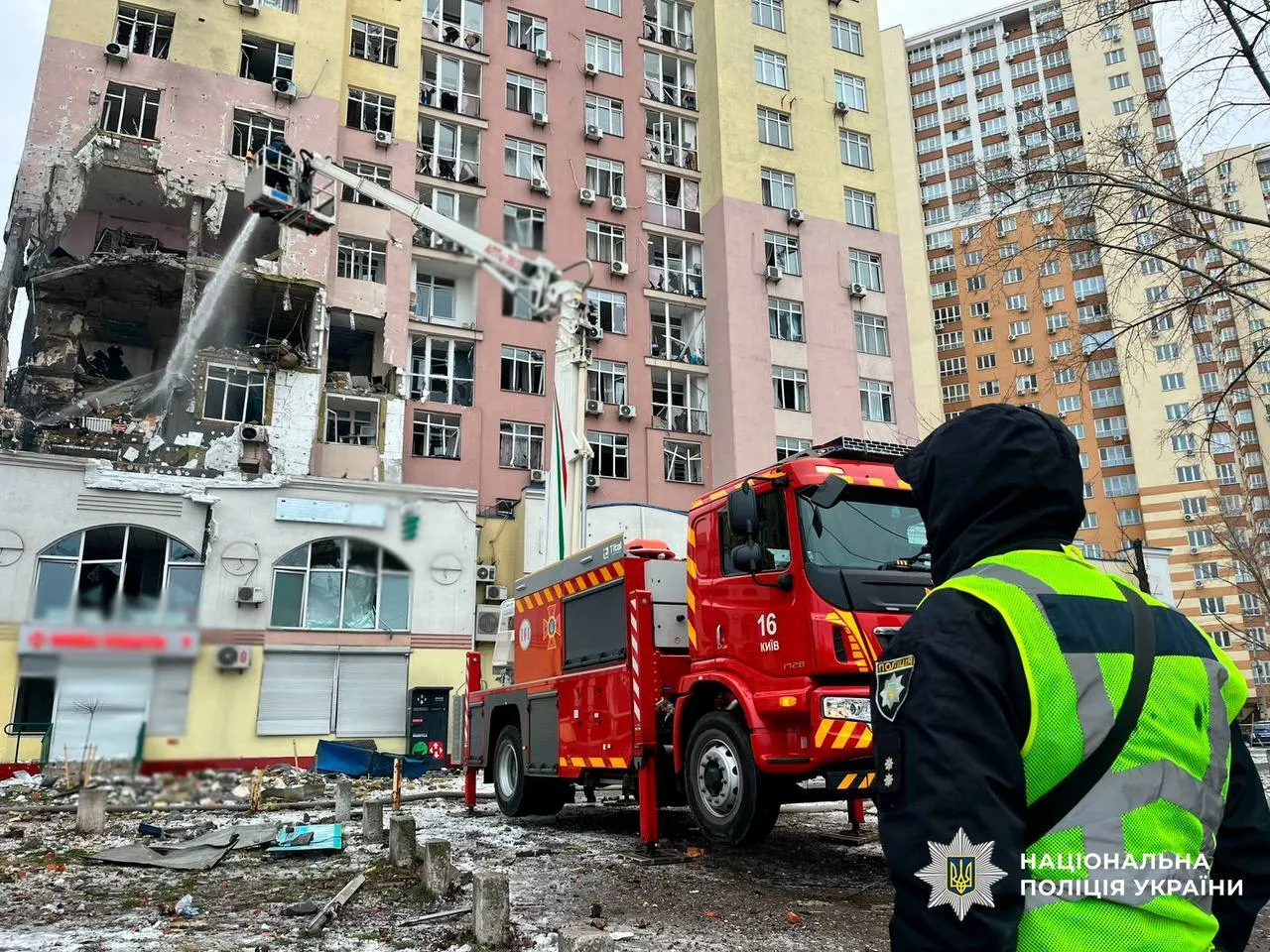 Атака РФ залишила без тепла майже третину Києва та знеструмила частину лівого берега
