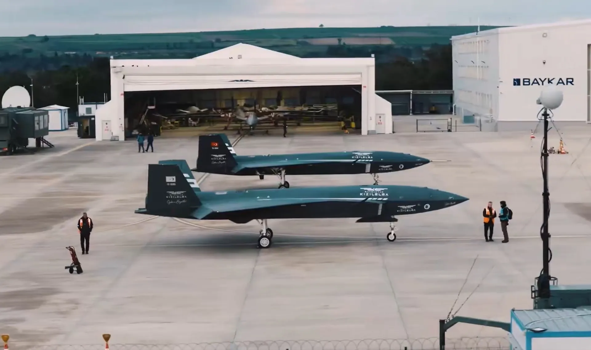 Туреччина заявила про перший у світі автономний політ двох безпілотних винищувачів у строю 