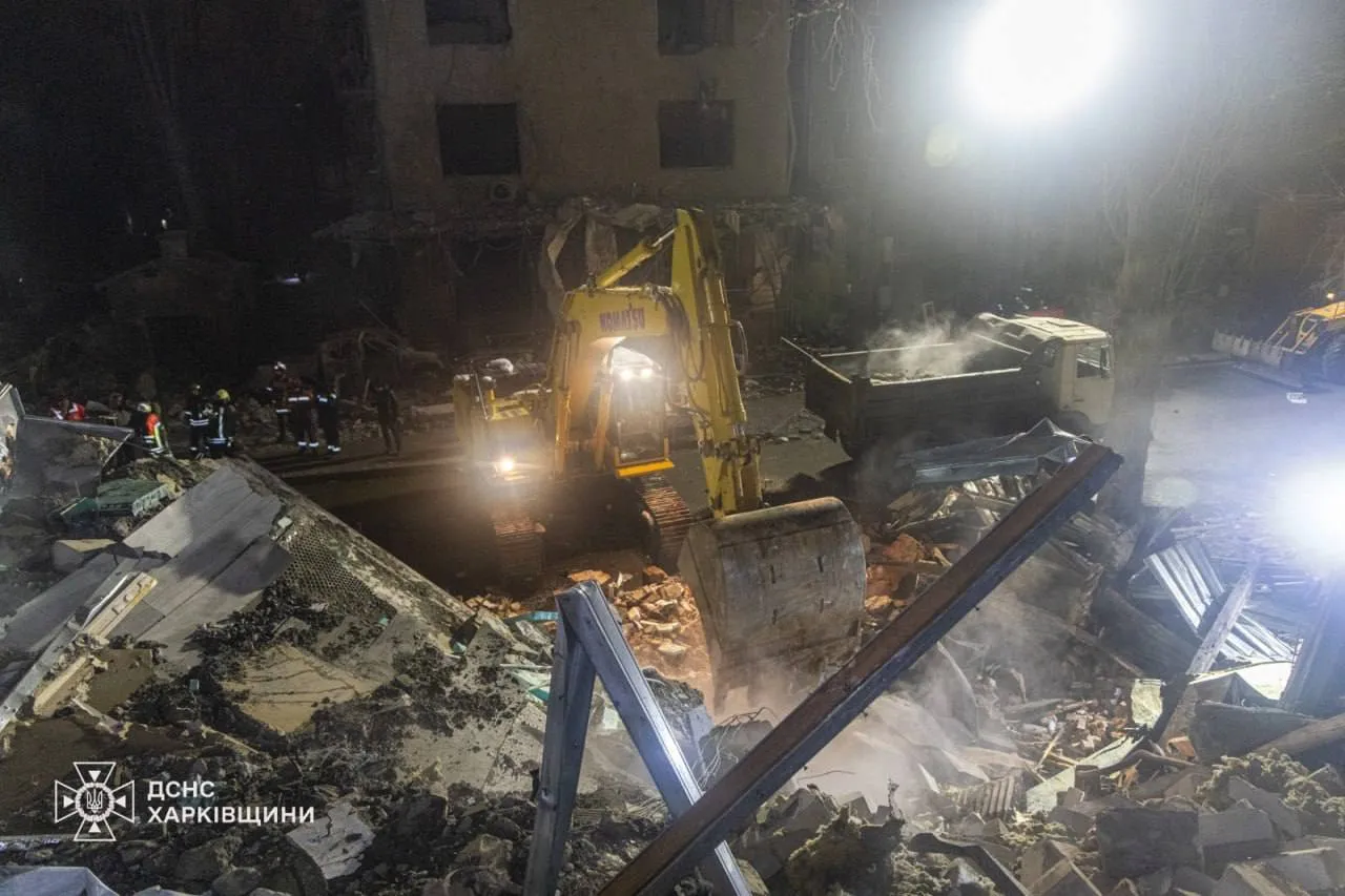 У Харкові під завалами зруйнованого будинку виявили тіло хлопчика та жінки