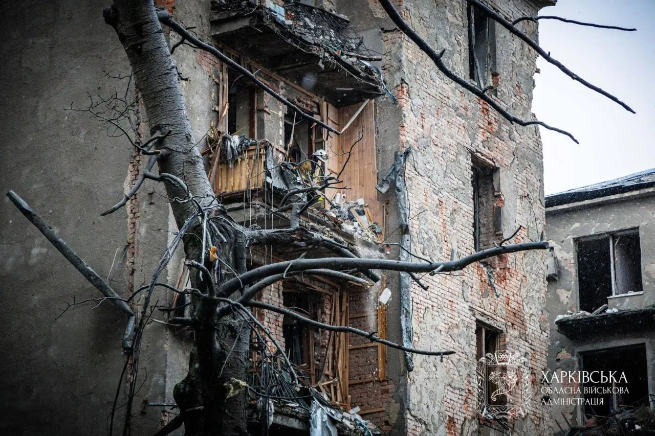 У Харкові під завалами зруйнованого будинку виявили тіло хлопчика та жінки