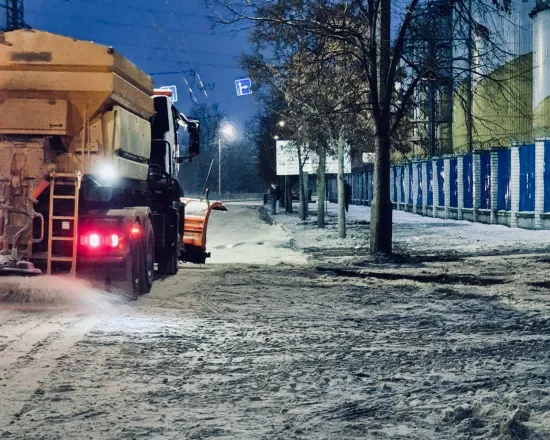 У Дніпрі через атаку РФ пошкоджено завод американської компанії, на дороги вилилося 300 тонн олії