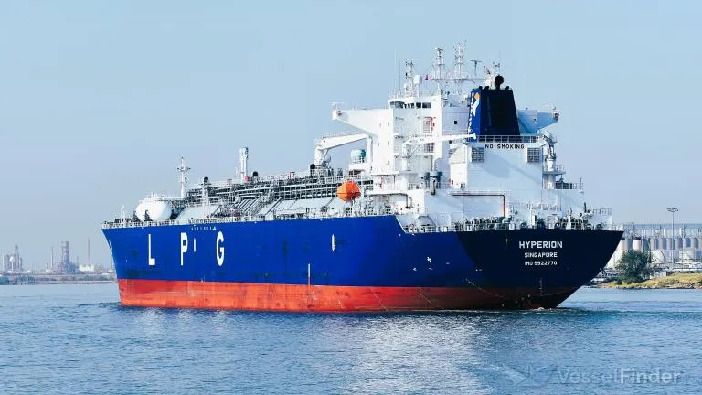 Shadowy fleet tanker Hyperion switches to Russian flag near Venezuela
