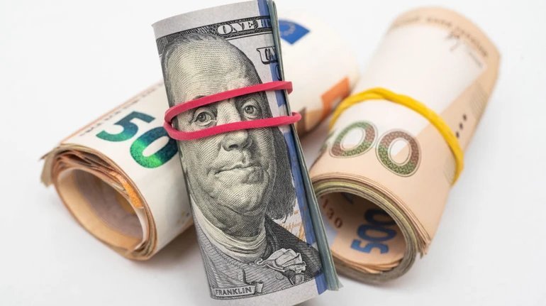 Officials annually declare monetary gifts totaling over 3.4 billion hryvnias