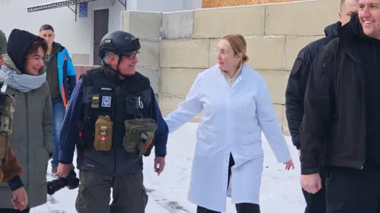 Howard Buffett visits Kherson to visit an underground hospital and a children's party