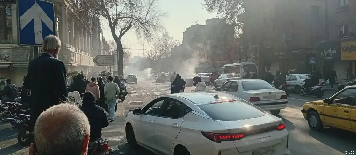 Security forces break up protest in Grand Bazaar in Tehran amid economic crisis