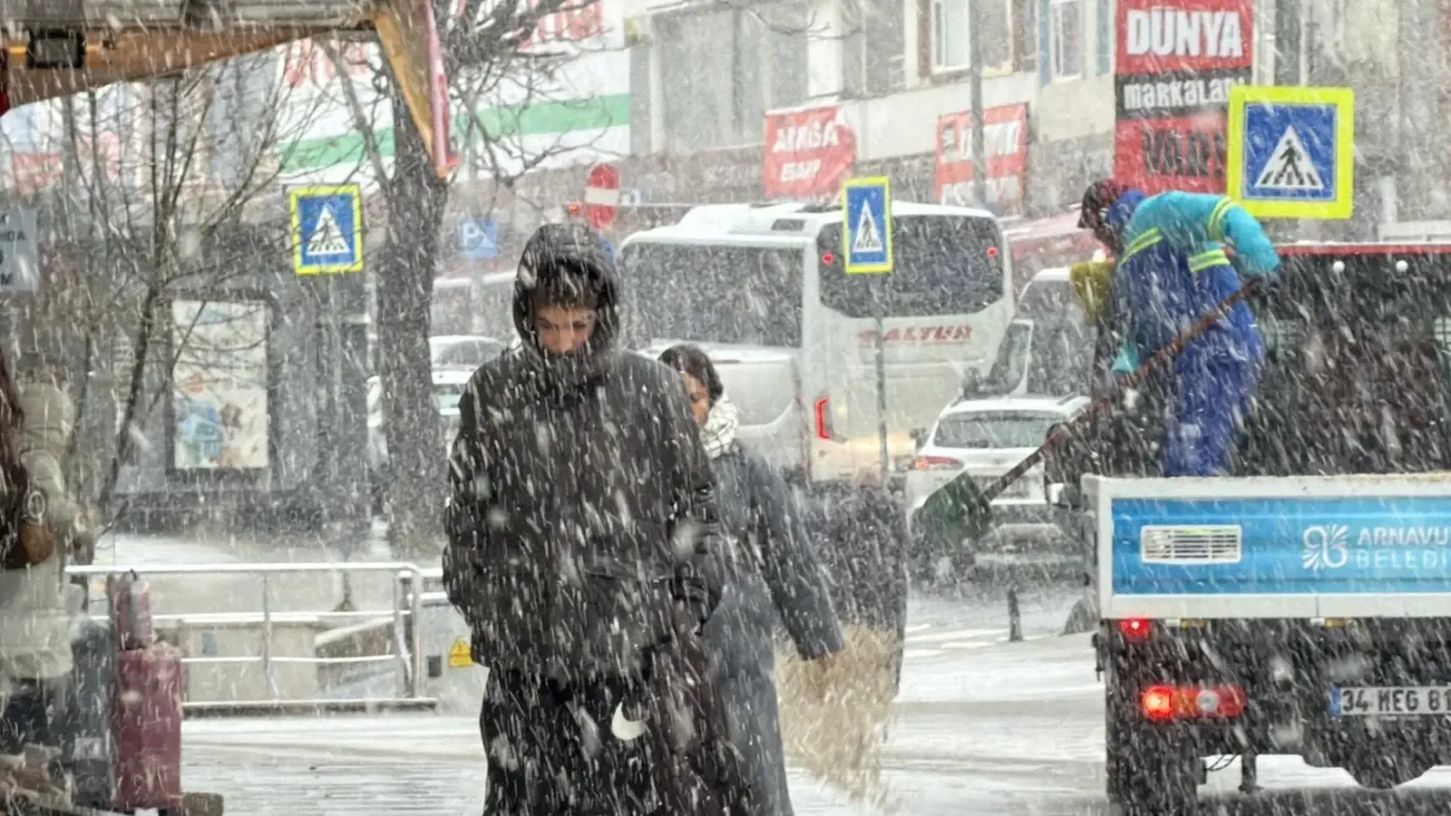 Snowfall in Istanbul: Transport and educational activities paralysed
