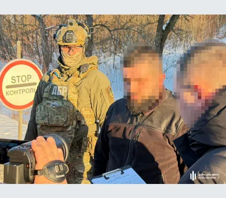 На Буковині викрито корупційну схему на митниці: посадовця затримано за хабарі