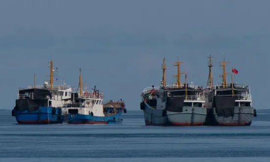 Китай масово зібрав тисячі риболовецьких суден у морі, формуючи багатокілометрові бар’єри навколо Тайваню