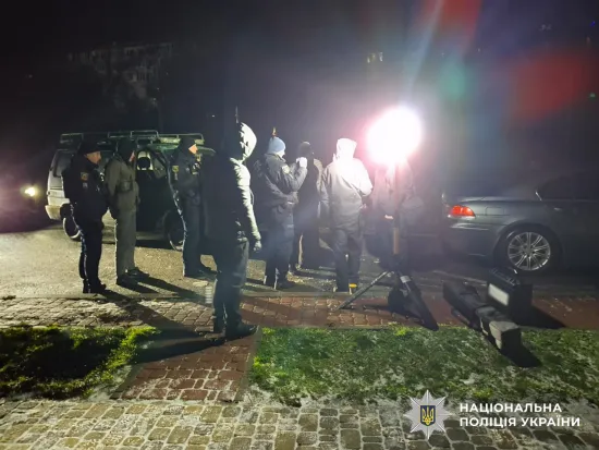 У Запоріжжі викрили серійних автокрадіїв, які обкрадали зокрема військові авто
