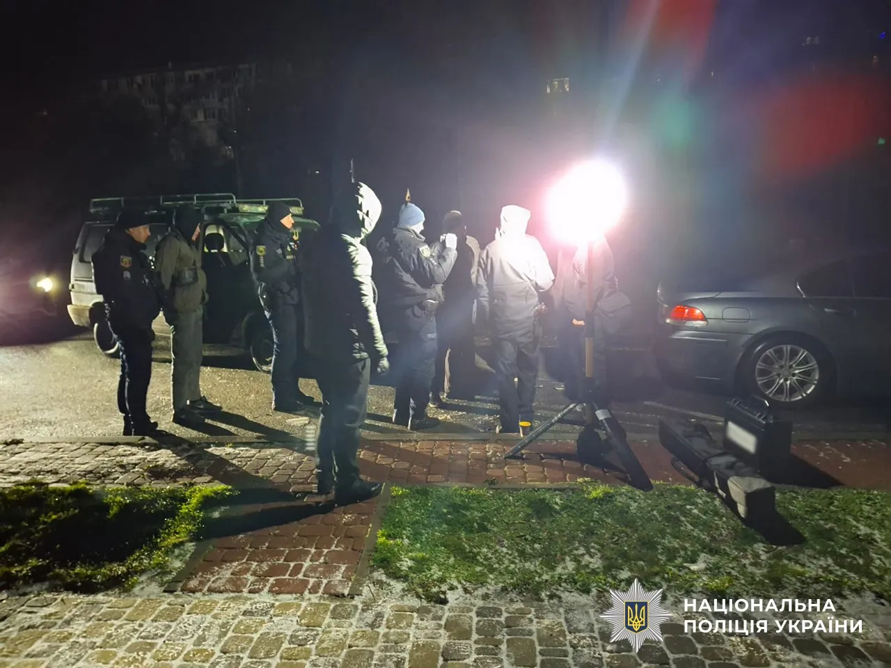 У Запоріжжі викрили серійних автокрадіїв, які обкрадали зокрема військові авто