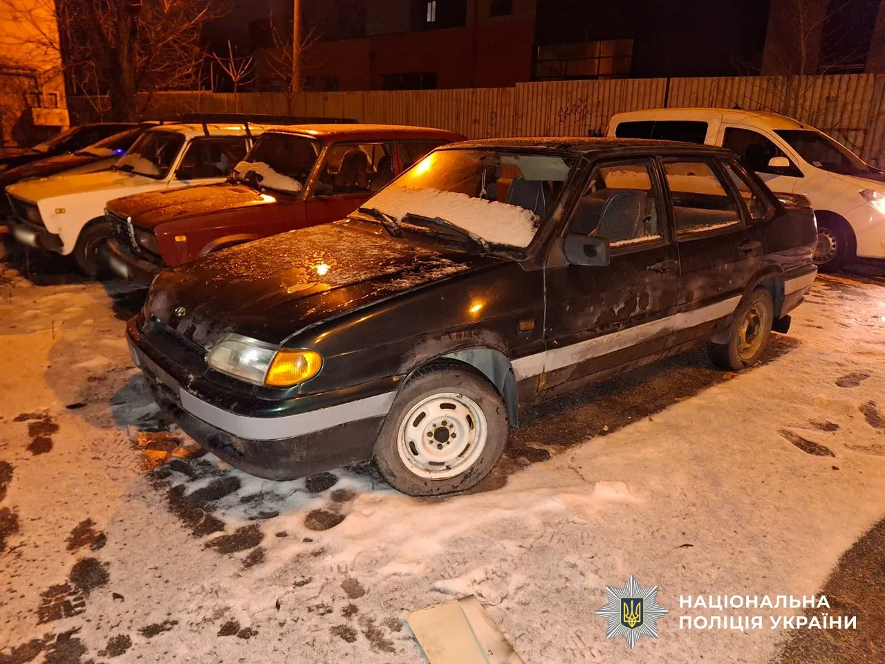 У Запоріжжі викрили серійних автокрадіїв, які обкрадали зокрема військові авто