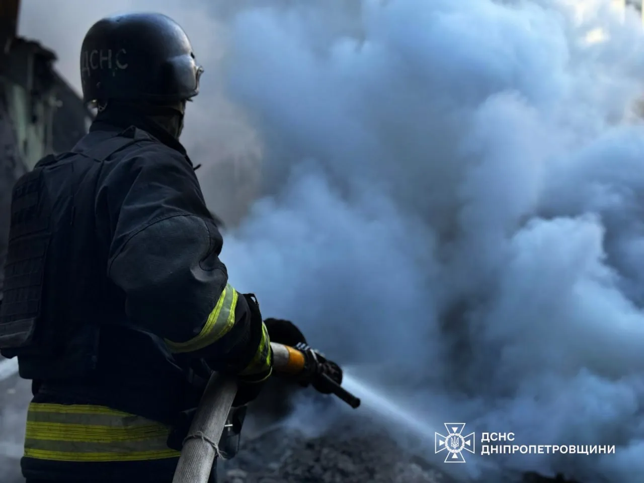 Нічна атака РФ на Дніпро: двоє жінок постраждали, пошкоджені житлові будинки та інфраструктура