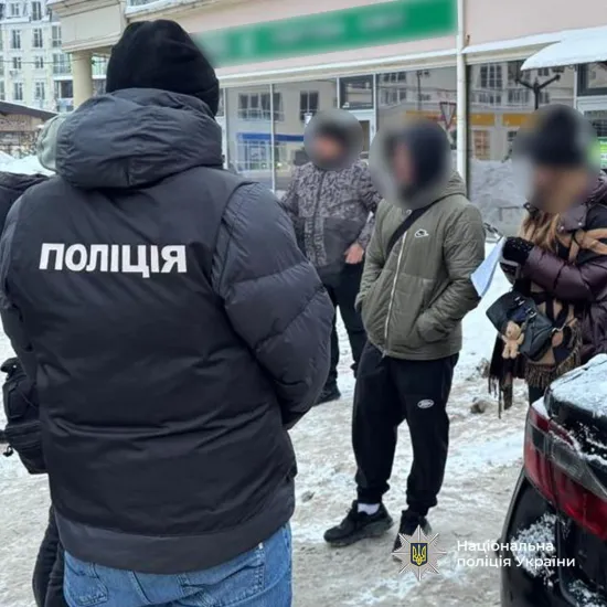 У Хмельницькому затримали іноземця за вимагання 300 тисяч доларів у криптопідприємця