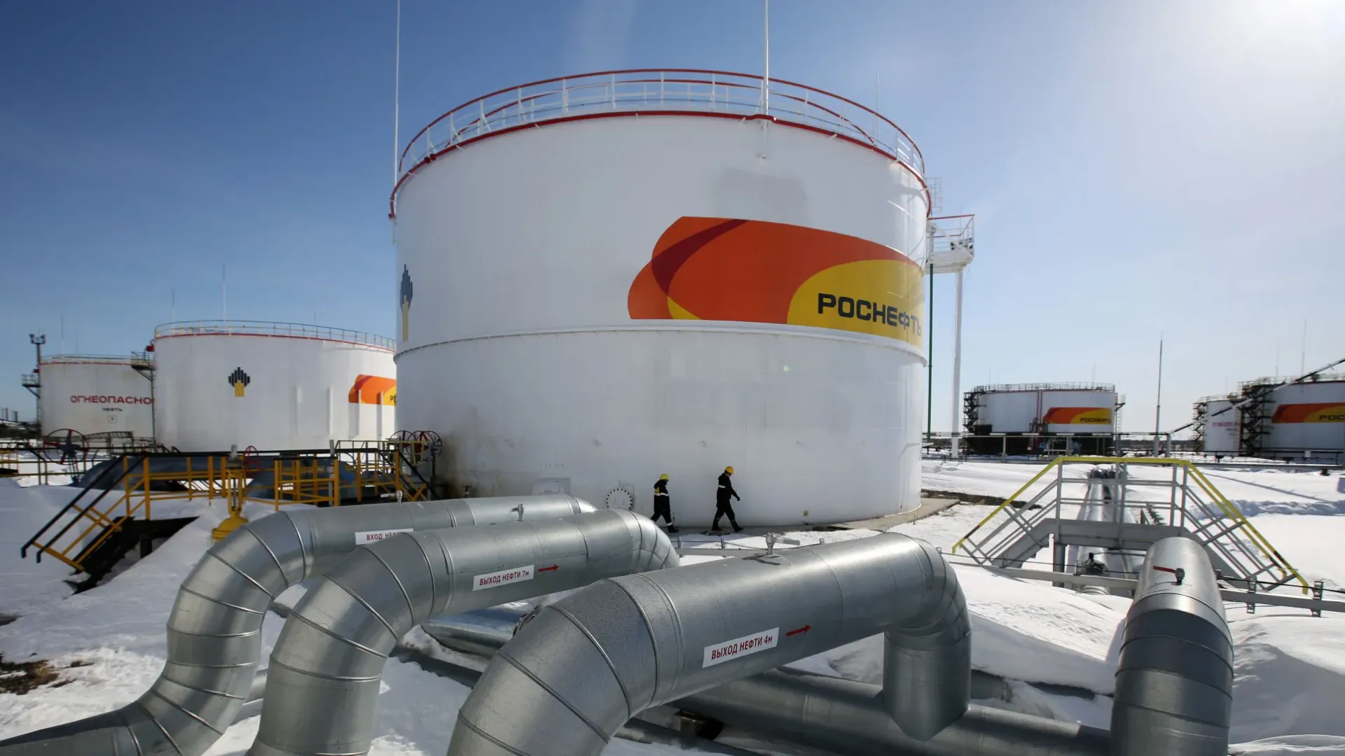 Росія різко скорочує видатки, щоб утримати дефіцит бюджету
